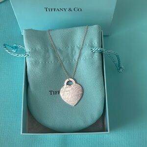 TIFFANY & CO. NOTES 727 FIFTH AVE HEART NECKLACE W/BOX & POUCH⭐️ 925 SS⭐️16”